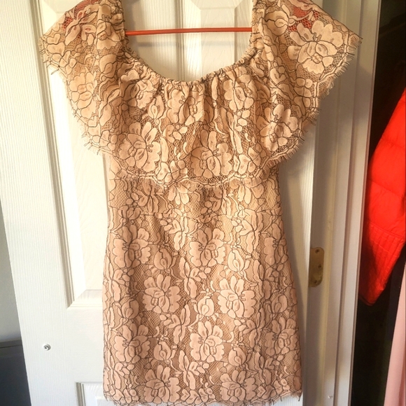 Cute lace peachy mini dress - Picture 1 of 3